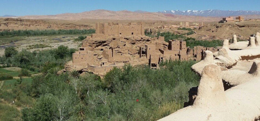 view of kasbah in a green valley in Kalaat M'Gouna - Valley of the Roses